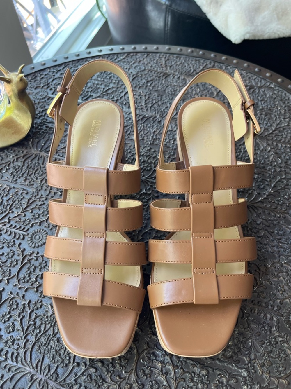 MICHAEL KORS BLOCK HEEL SANDALS IN COGNAC 9 - Picture 3 of 5